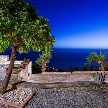 Anax Verga Villa *