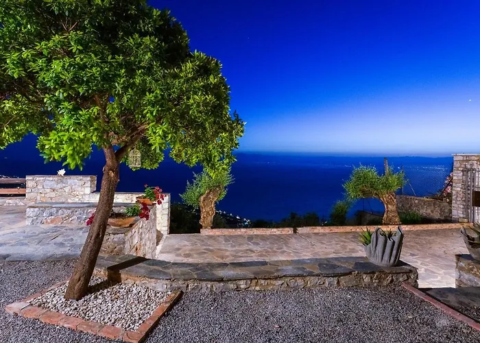 Anax Verga Villa *